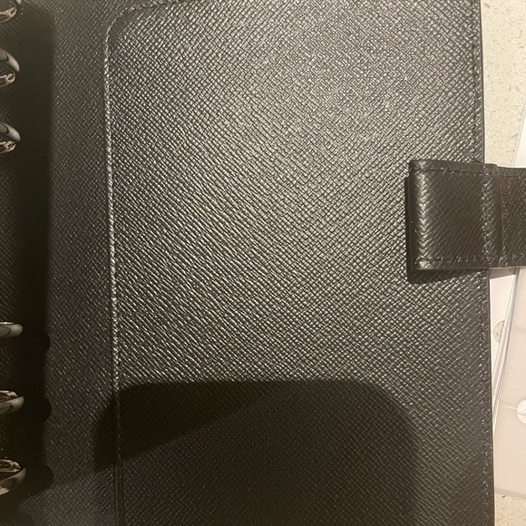 Louis Vuitton Agenda MM in Epi Leather Black - Picture 15 of 16